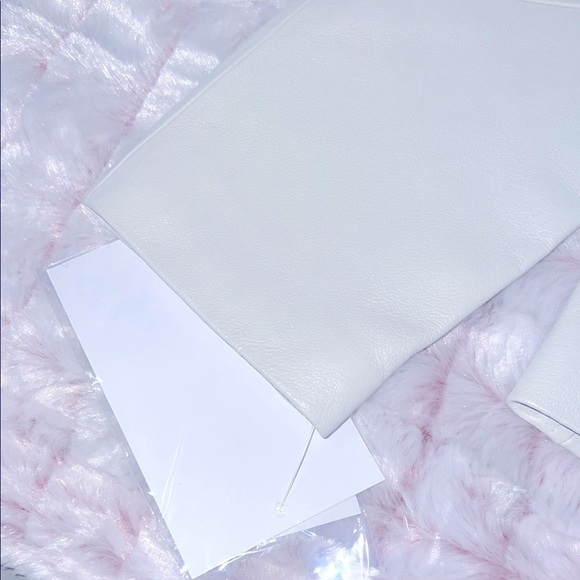 Pamela McCoy White‎ Leather Jacket with Vintage Perforations - Picture 15 of 16